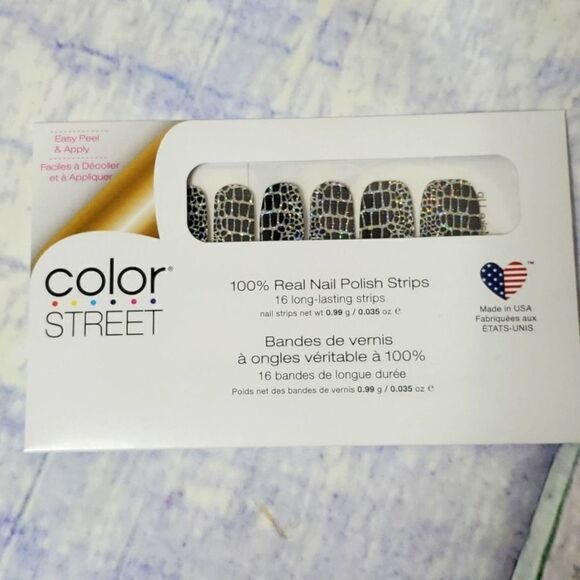 New and sealed Color Street Retired Hiss and Make Up - Picture 1 of 3